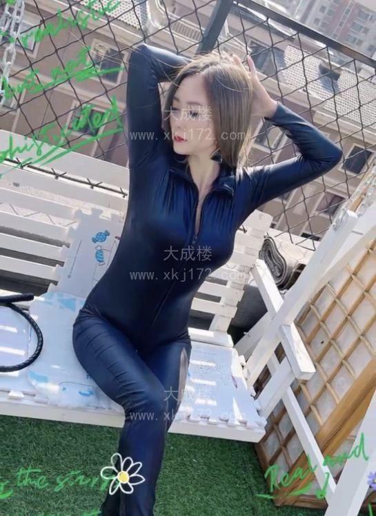 一字马钢管舞