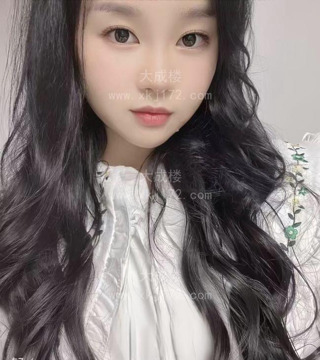 20岁微胖嫩妹
