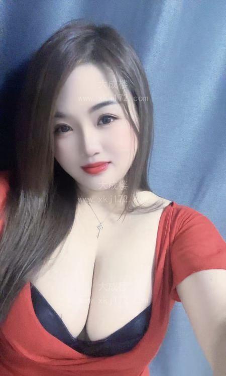 大胸温柔妹