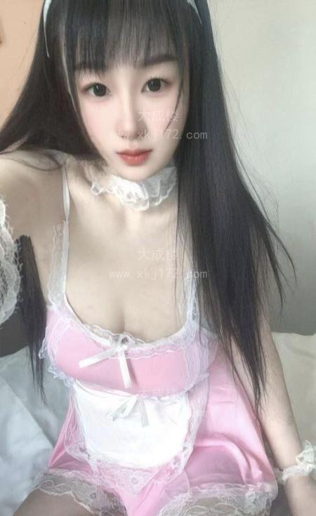 白嫩骚小姐姐