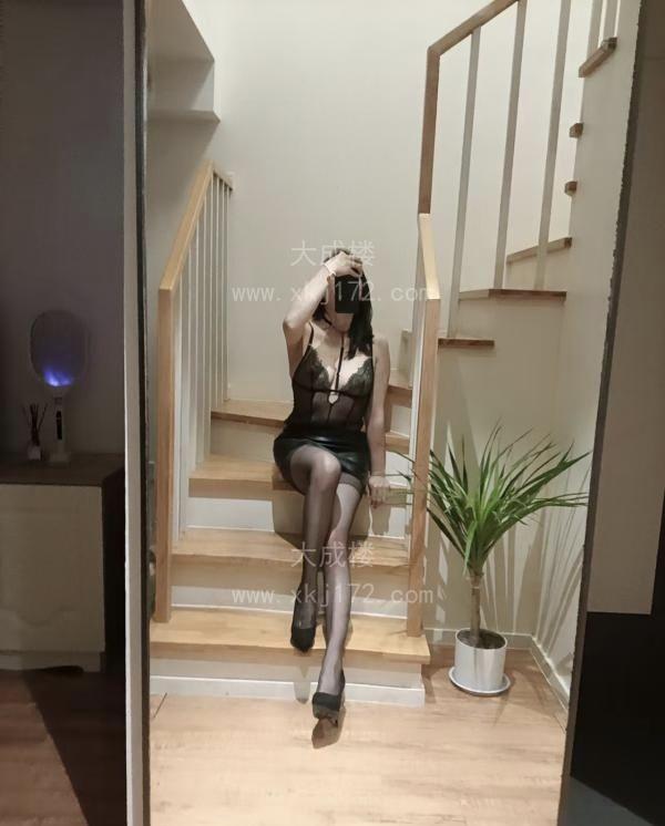 粉嫩小骚妇