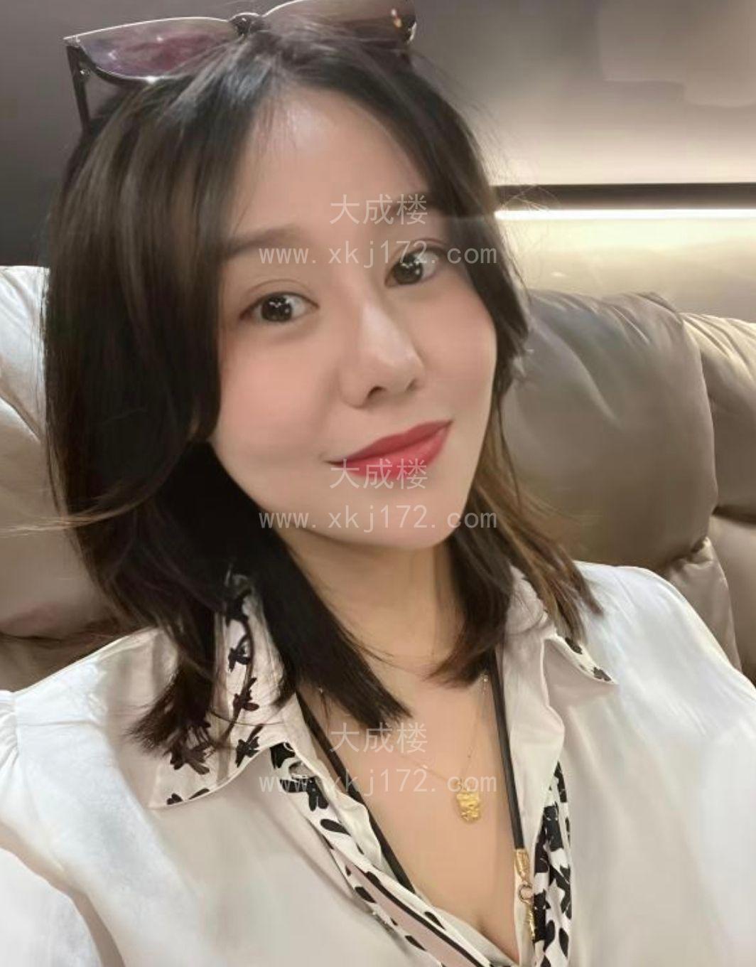 大胸球球