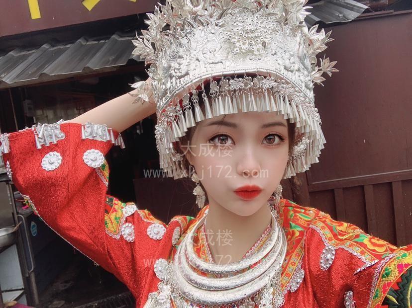 东城苗族女孩